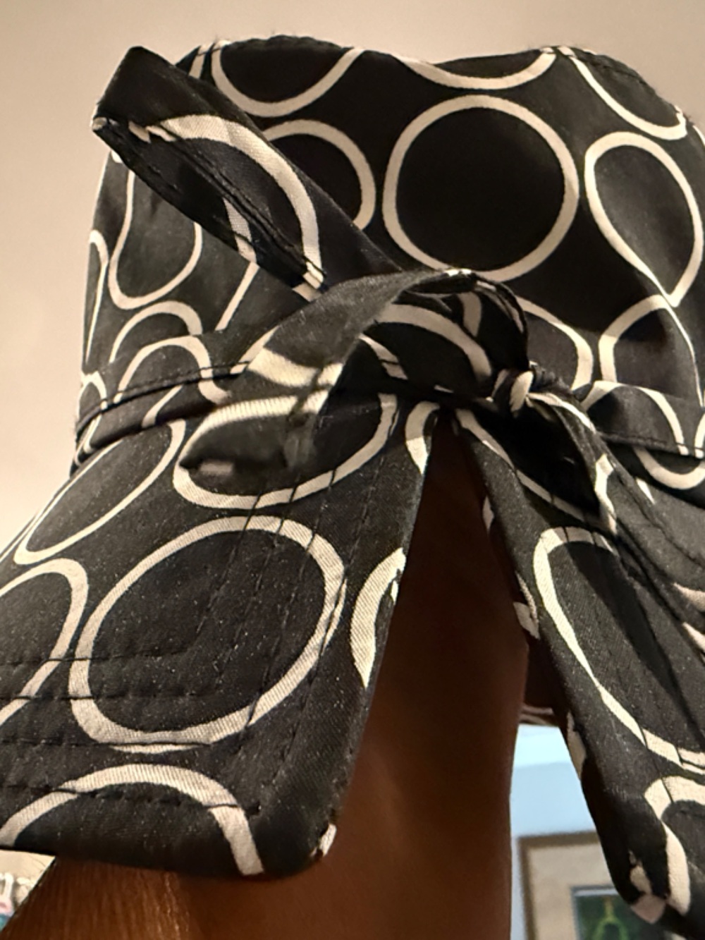 totes Black and White Circle-Print Bucket Hat - Picture 3 of 4